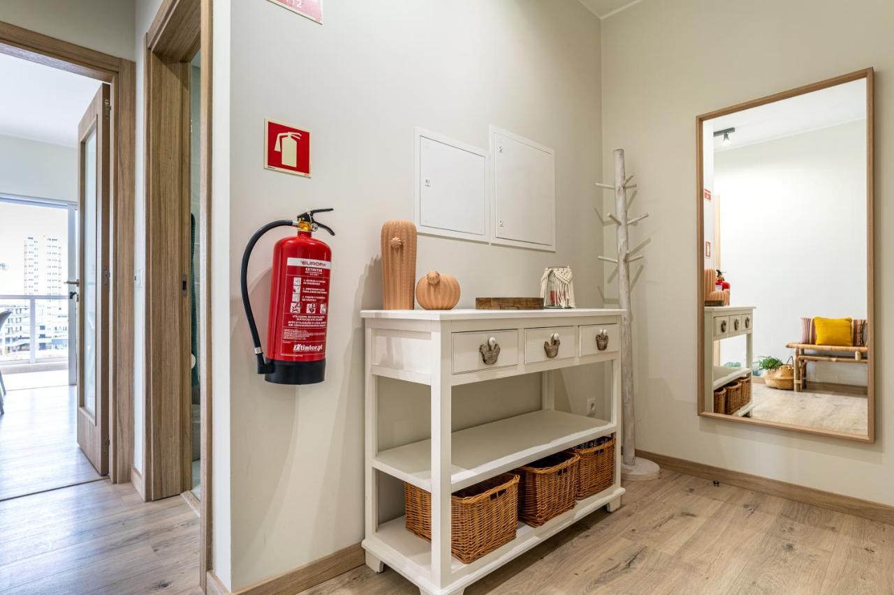 Sunny Brand New 2-Bedroom Apt - 500M From Praia Da Rocha With Ac And Pool! ポルティマン エクステリア 写真