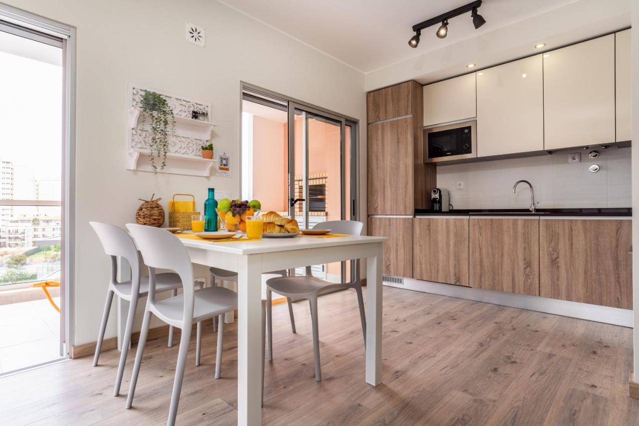 Sunny Brand New 2-Bedroom Apt - 500M From Praia Da Rocha With Ac And Pool! ポルティマン エクステリア 写真